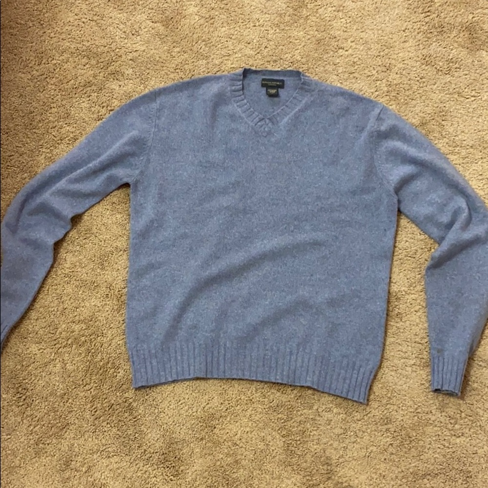 Banana Republic V-neck cashmere sweater